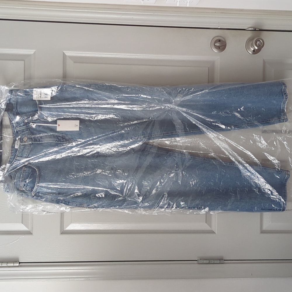 Good American Good Ease Petite Relaxed Jeans- 10/30 - Picture 2 of 14